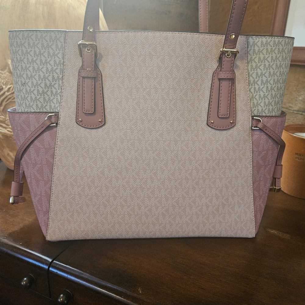 Michael Kors Pink and Whte Women's Tote Bag - Picture 4 of 12